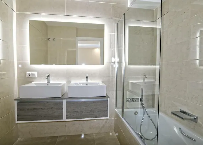 - 3br Beachfront Complex, Puerto Banus Apartment