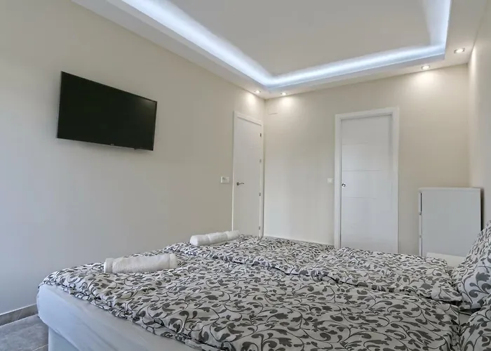 Apartment - 3br Beachfront Complex, Puerto Banus *