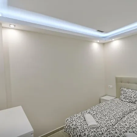 Marbella Home Rentals - 3Br Beachfront Complex, Puerto Banus Апартаменти Марбелья