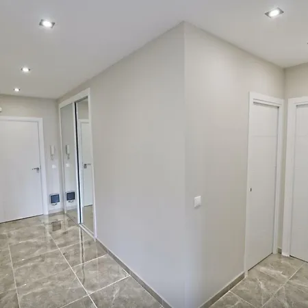 Marbella Home Rentals - 3Br Beachfront Complex, Puerto Banus * 마르베야