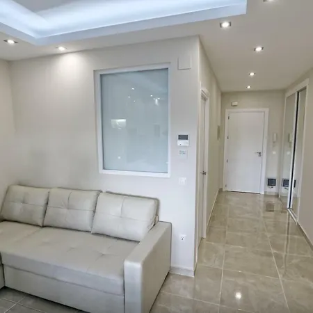 Апартаменти Marbella Home Rentals - 3Br Beachfront Complex, Puerto Banus *