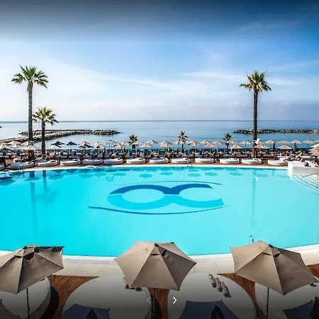 Marbella Home Rentals - 3Br Beachfront Complex, Puerto Banus 아파트 *