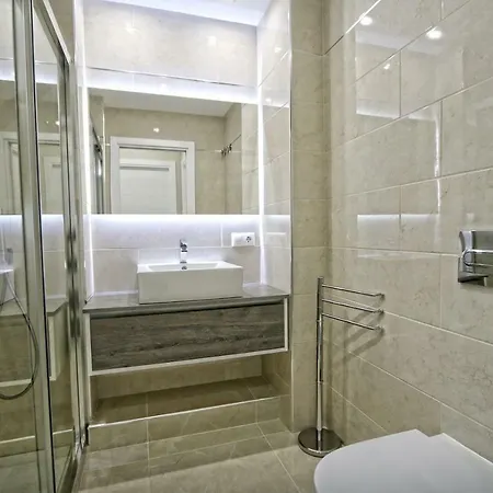 Marbella Home Rentals - 3Br Beachfront Complex, Puerto Banus * מארבלה