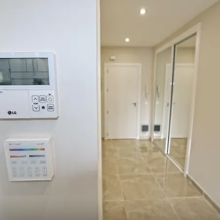 Апартаменты Marbella Home Rentals - 3Br Beachfront Complex, Puerto Banus *