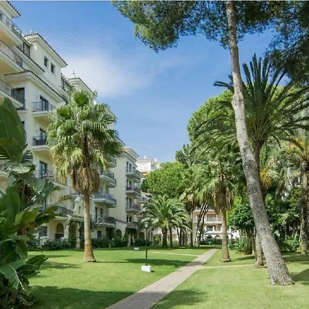 Marbella Home Rentals - 3Br Beachfront Complex, Puerto Banus Appartamento Marbella