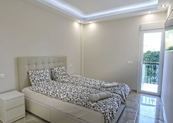 Marbella Home Rentals - 3Br Beachfront Complex, Puerto Banus Apartament Marbella