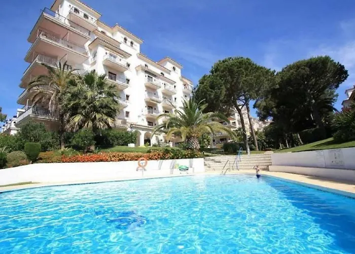 Marbella Home Rentals - 3Br Beachfront Complex, Puerto Banus Apartament *