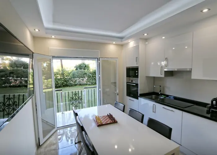 Apartament Marbella Home Rentals - 3Br Beachfront Complex, Puerto Banus