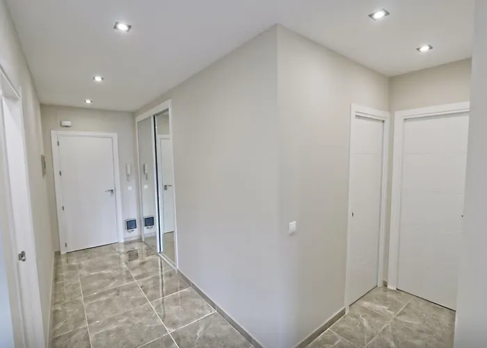 Marbella Home Rentals - 3Br Beachfront Complex, Puerto Banus * Marbella