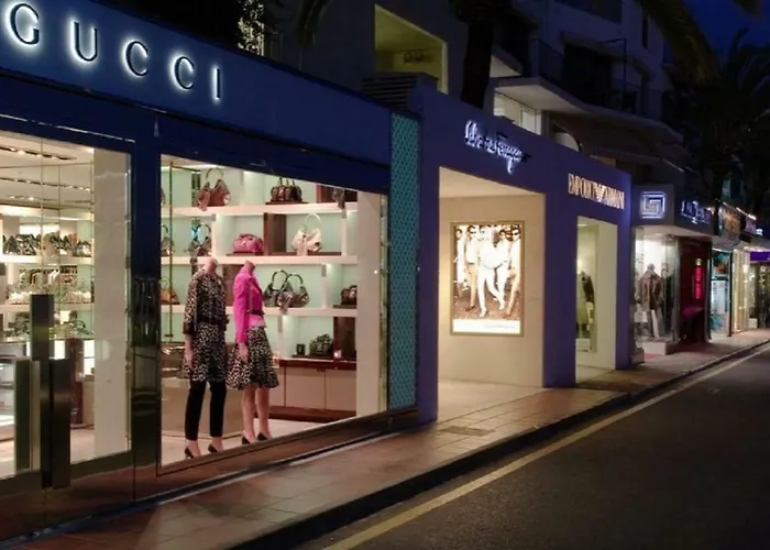 Marbella Home Rentals - 3Br Beachfront Complex, Puerto Banus Apartament