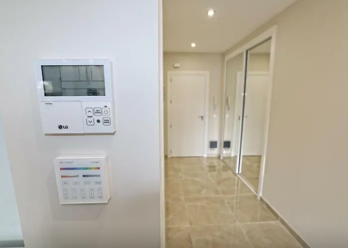 Apartament Marbella Home Rentals - 3Br Beachfront Complex, Puerto Banus *