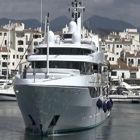 Marbella Home Rentals - 3Br Beachfront Complex, Puerto Banus Appartement Marbellac