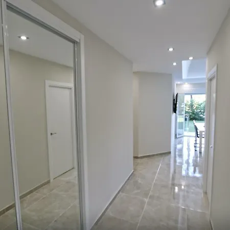 Marbella Home Rentals - 3Br Beachfront Complex, Puerto Banus * Marbellac